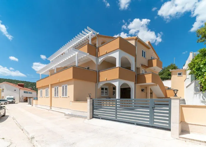 Lux 1 Apartman Marina