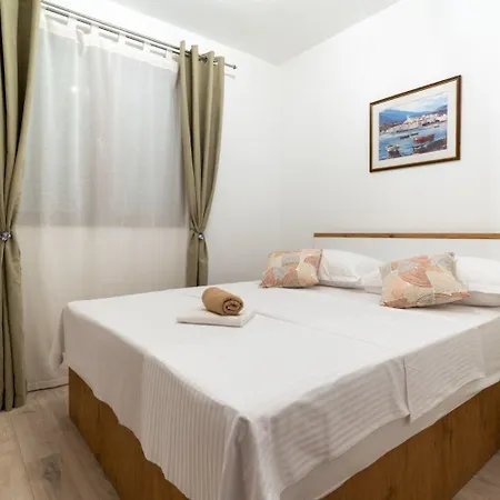 Lux 1 - Heated Pool * Marina