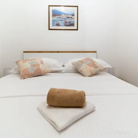 Apartment Lux 1 - Heated Pool Marina