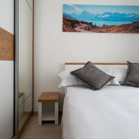 Apartment Lux 1 - Heated Pool Marina