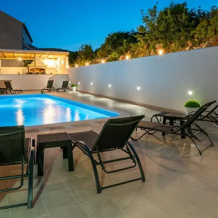 Lux 1 - Heated Pool *