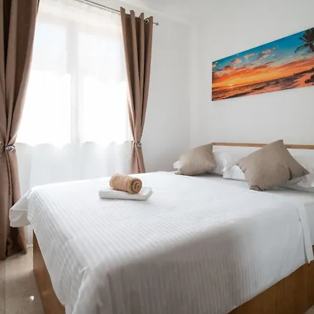 Apartment Lux 1 - Heated Pool