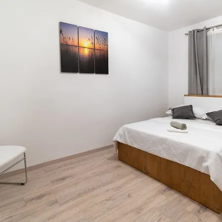 Apartment Lux 1 - Heated Pool *