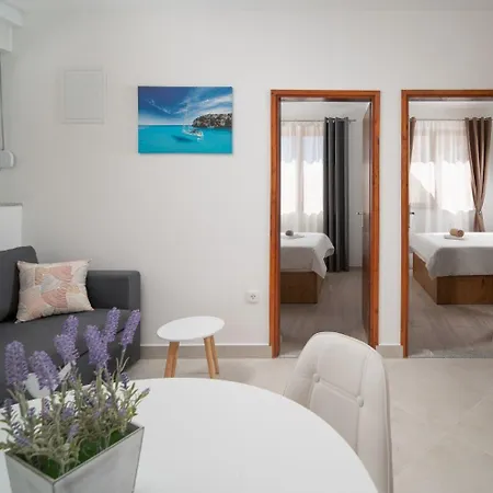 Lux 1 - Heated Pool * Marina