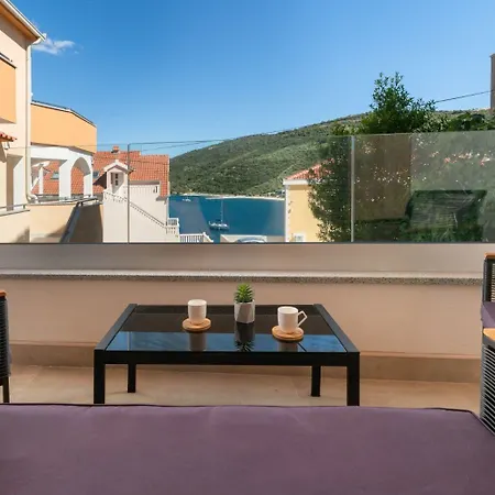 Apartment Lux 1 - Heated Pool