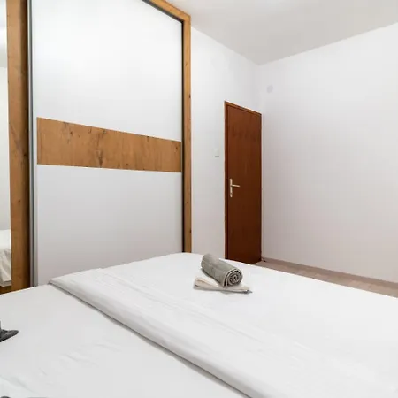Lux 1 - Heated Pool Appartement